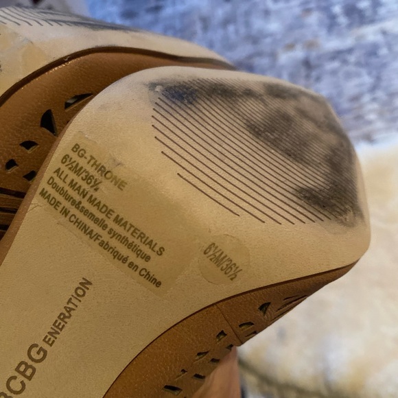 BCBG pumps - Picture 4 of 4